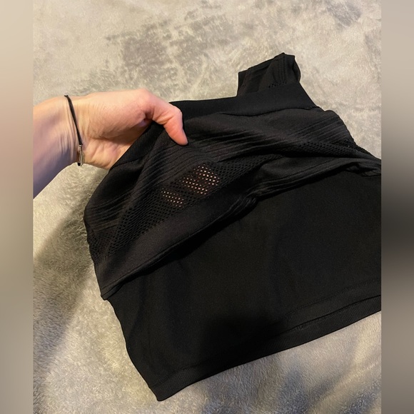 Black mesh workout crop top - Picture 5 of 6